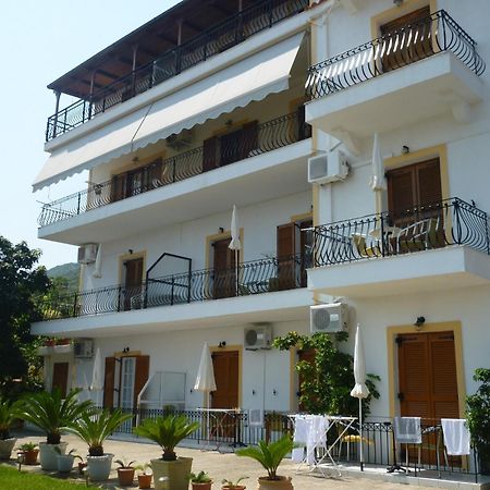 Makis Studios & Apartments Poros  Exterior foto