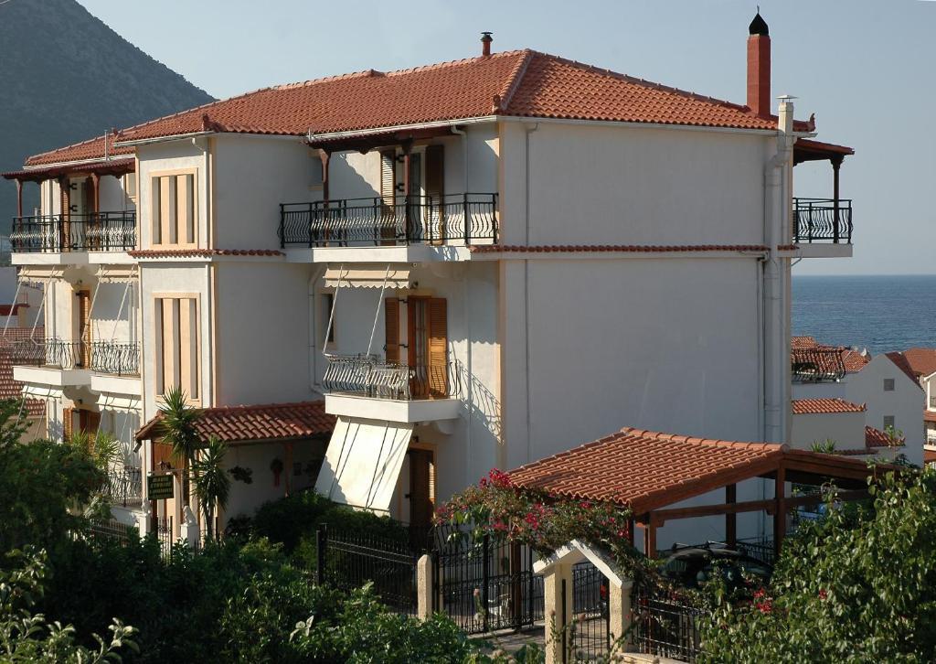 Makis Studios & Apartments Poros  Exterior foto